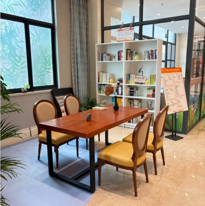 椿萱茂康桥养老公寓阅读区