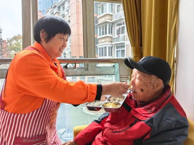 缤纷康养中心照护