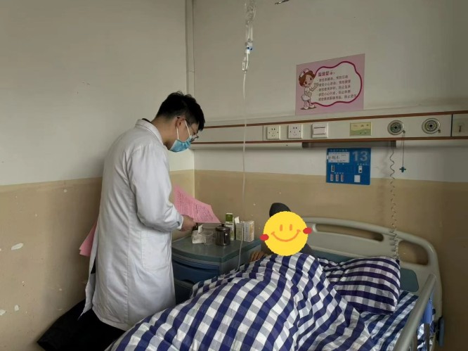 云和县和平老年护理查房