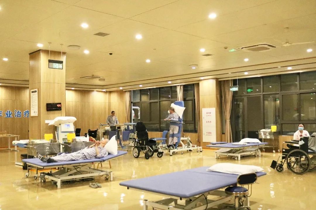 香树湾护理院康复大厅1