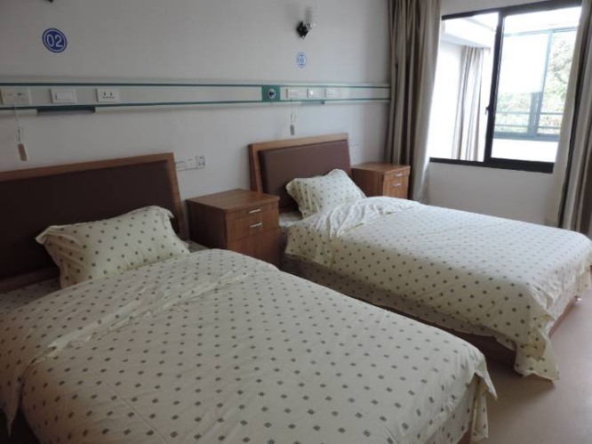 半山颐养院病房2